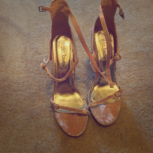 Heels size 9.5 - Picture 1 of 3